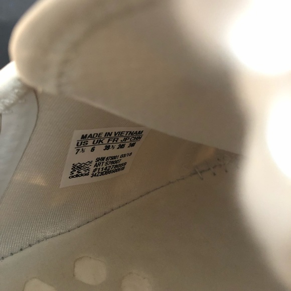 !!SOLD!! Women’s NMD R1 - Picture 6 of 6
